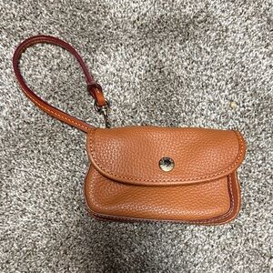 Dooney & Bouke Elegant Tan Leather Wristlet